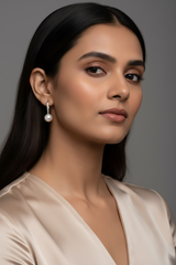 925 Sterling Silver Pearl Hoop Earrings (Silver)