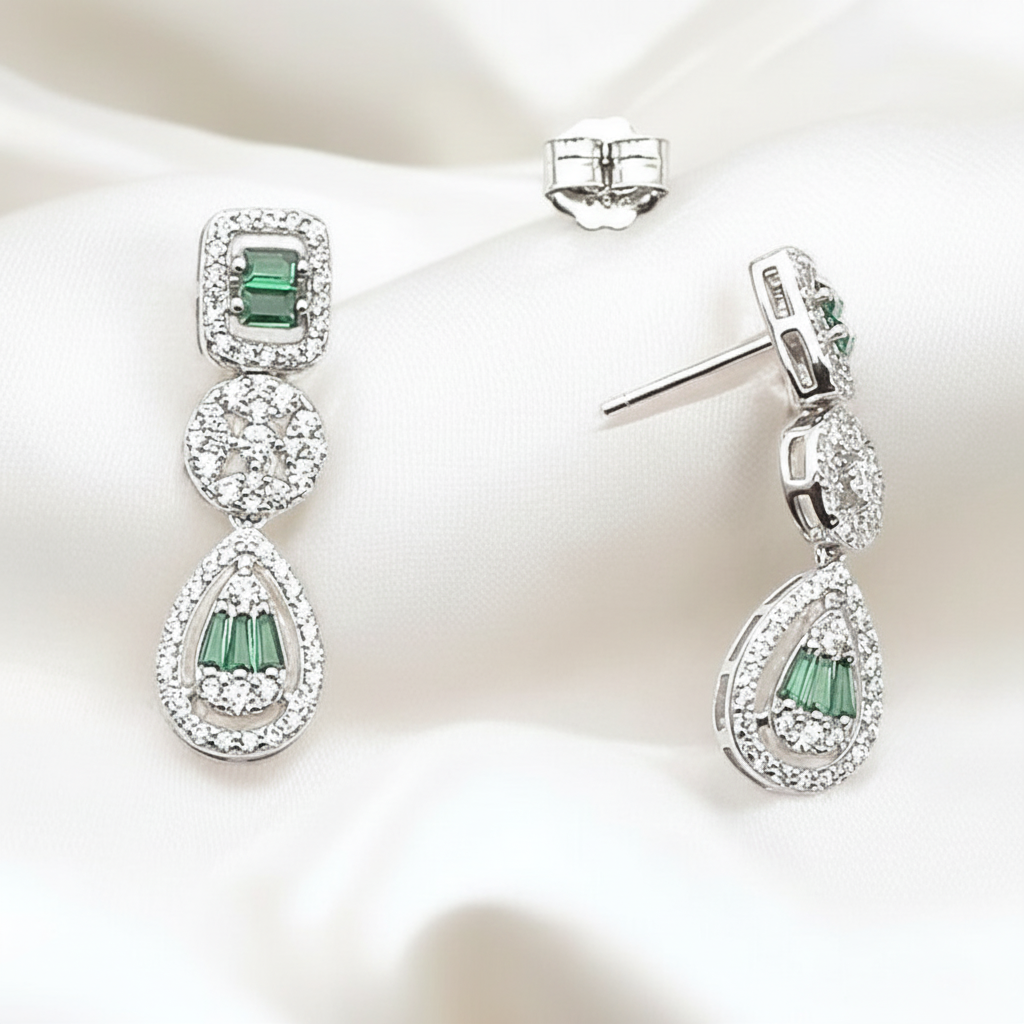 Pair of earrings with green gemstones