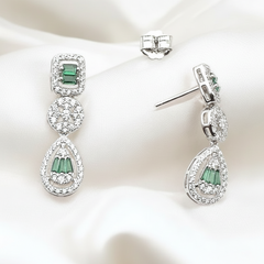 Pair of earrings with green gemstones