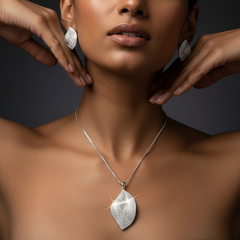 Silver Queen Elegance Pendant Set