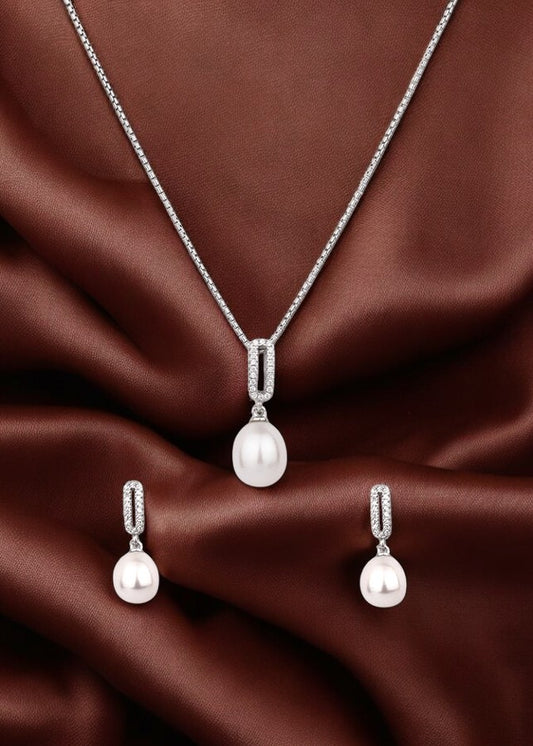 Silver Pearl Elegance Pendant Set