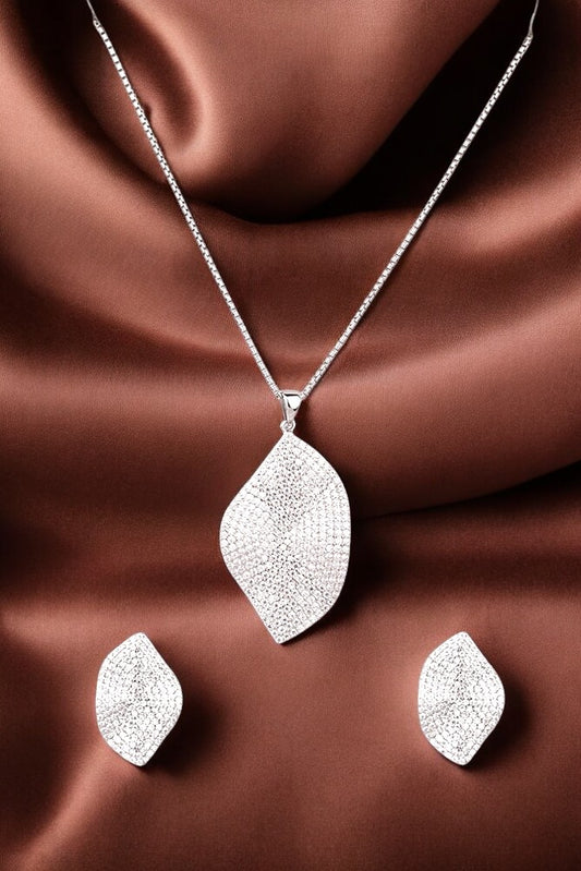 Silver Queen Elegance Pendant Set