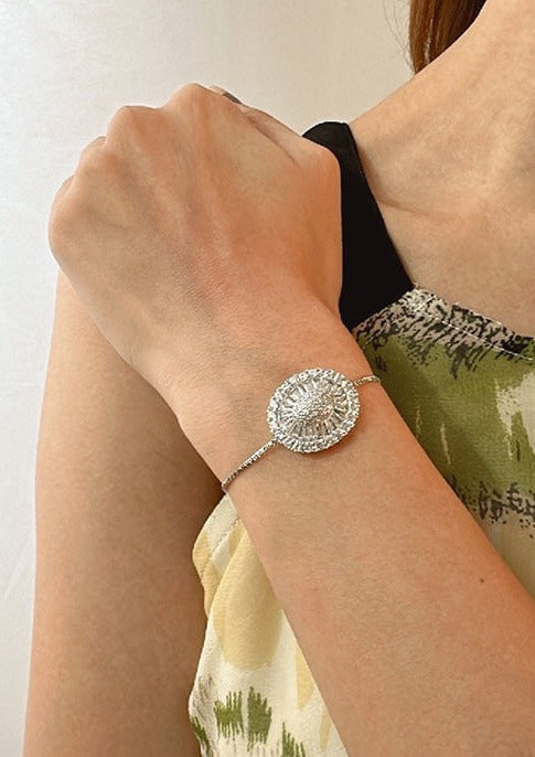 Radiant Cut Diamond Tennis Bracelet in 18k White Gold – Bailey's Fine  Jewelry