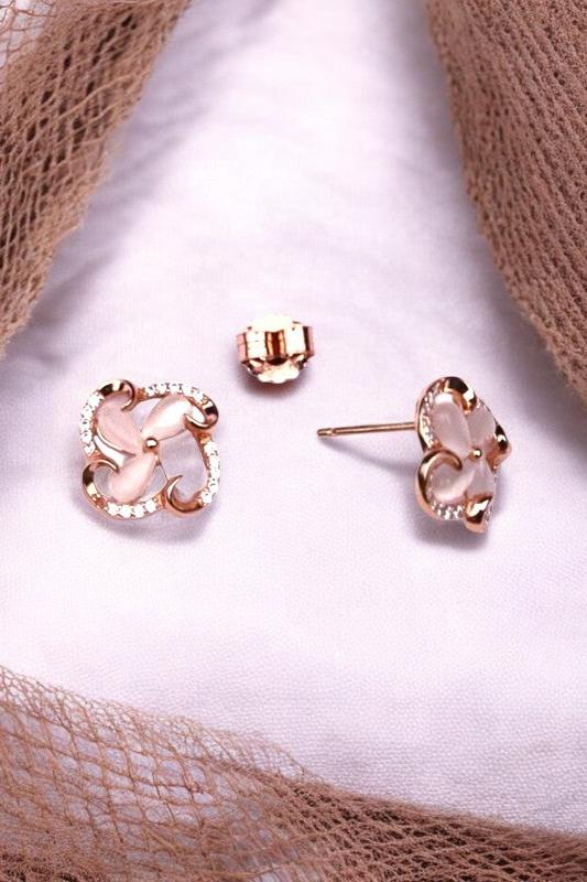 Rosegold Mother of Pearl floral Studs